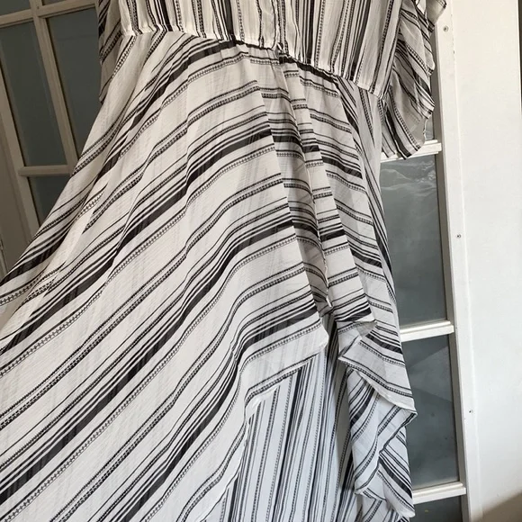 Cato women’s black and white striped high low duster - Picture 4 of 5